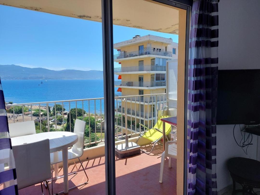 Ajaccio Vue Imprenable Appt 3 P Pour 4 Ou 5 Personnes Sanguinaires 300m Plages Et Merpersonnes Apartment Ajaccio (Corsica)